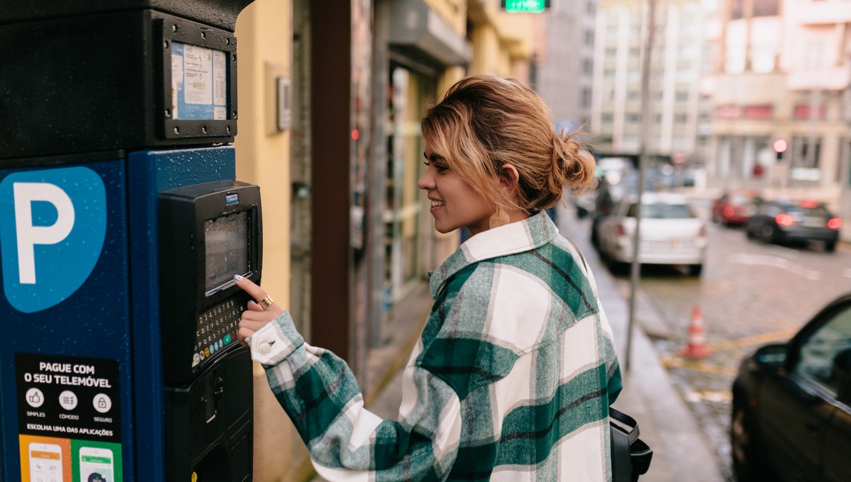 В Москве заработали новые тарифы на оплату парковки