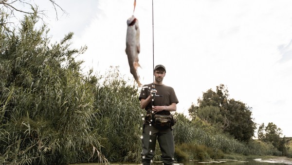 Отпуск и любимое хобби: рыбакам назвали топ лучших мест для летней рыбалки в России