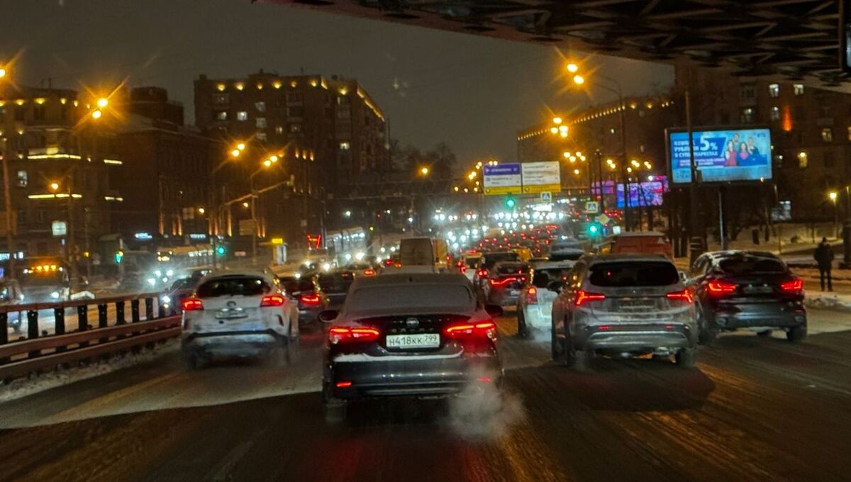 В Минтрансе Подмосковья назвали дни и часы максимальных пробок в предновогодние дни