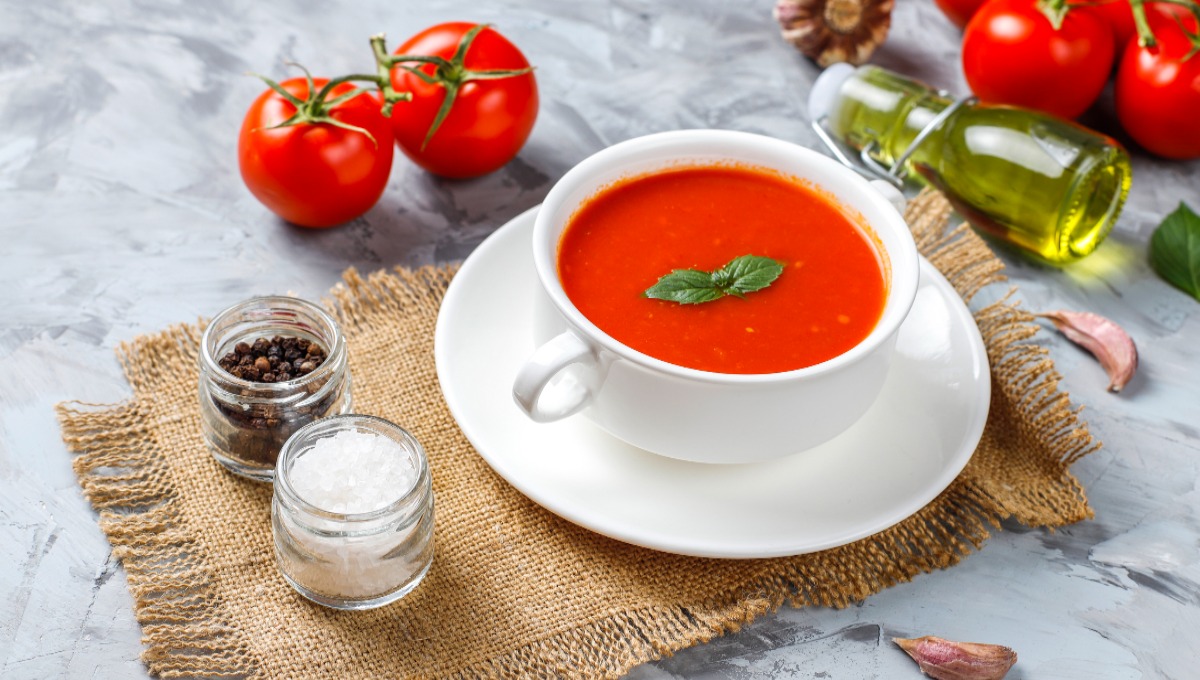 С этим знакомым продуктом томатный суп заиграет совсем другими вкусовыми нотками
