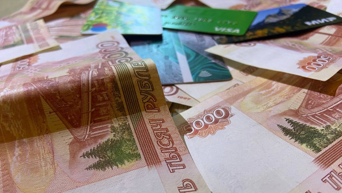 Жительница Протвино дважды попалась на уловку мошенников и лично отвезла им деньги